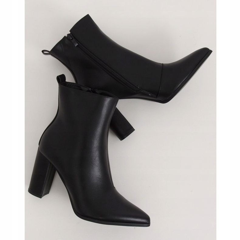 DA39P negru clasic Tocuri înalte negre 1