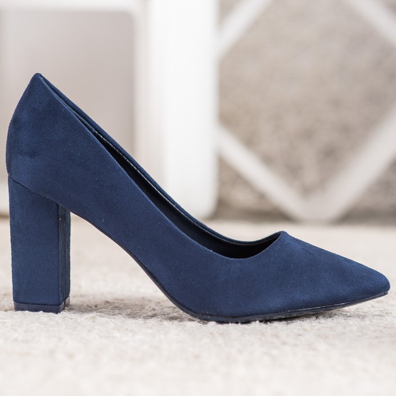 Small Swan Pompele de culoare albastru marin pe un stâlp 1