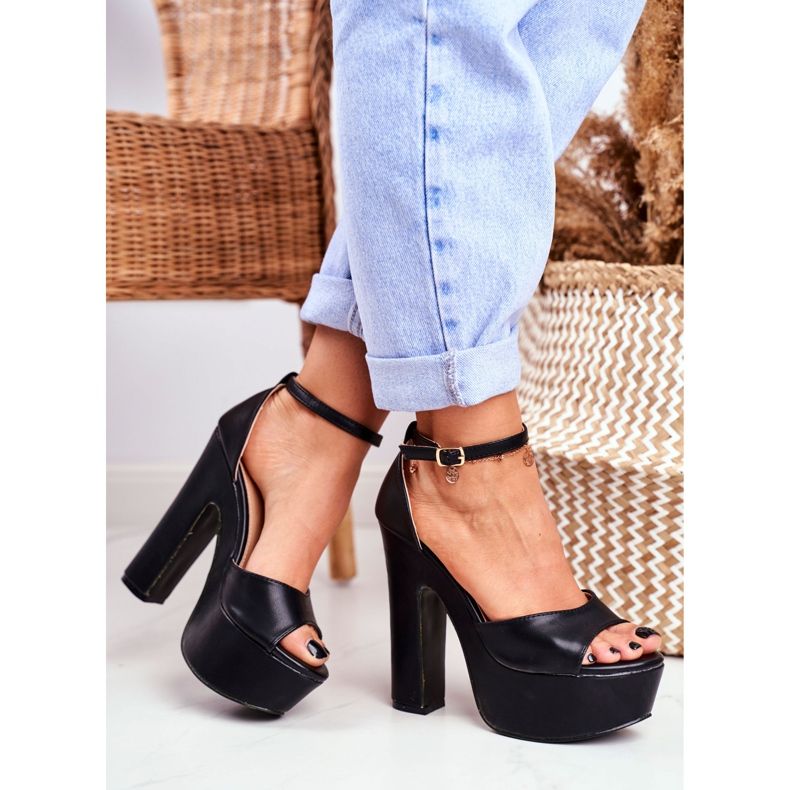 LU BOO Sandale negre înalte pe o platformă HighShoes Bar negru 2