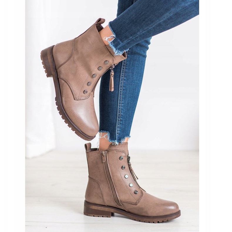 J. Star Muncitori pe glisor bej 1