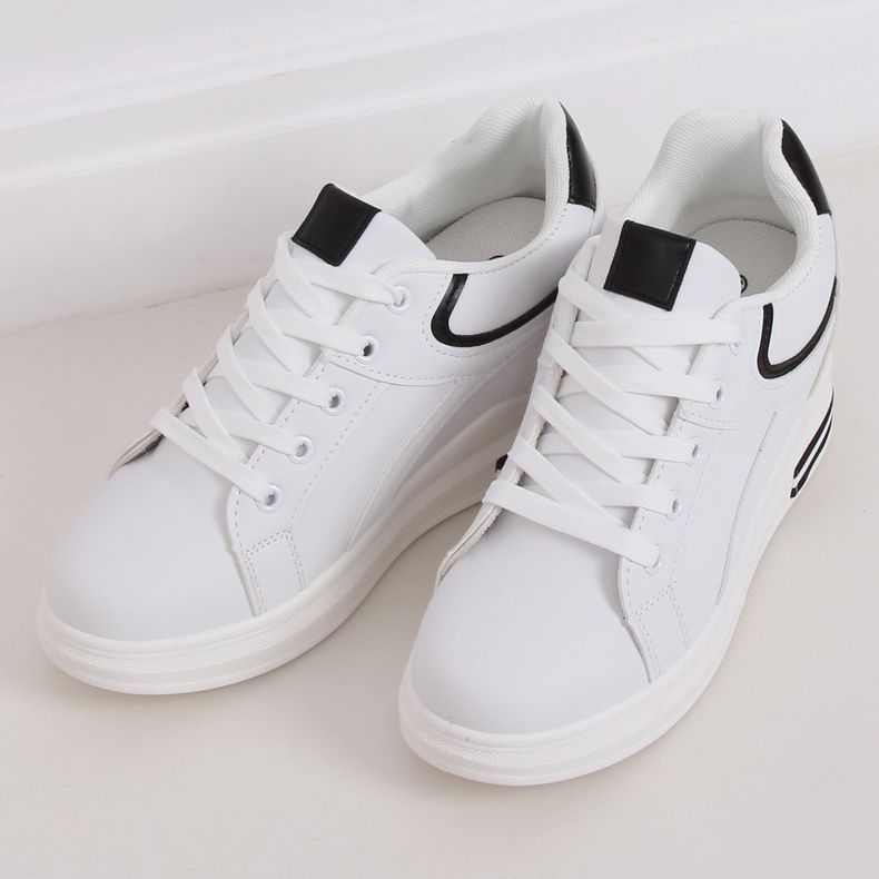 Adidași albi BY-0370 ALB / NEGRU pe o pană ascunsă 2