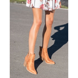 Erynn Ghete din piele de căprioară cu tăietură maro 2