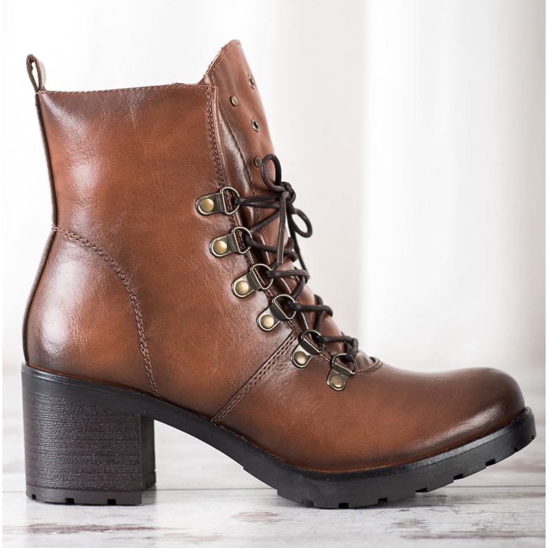 Muncitori la postul VINCEZA maro 2