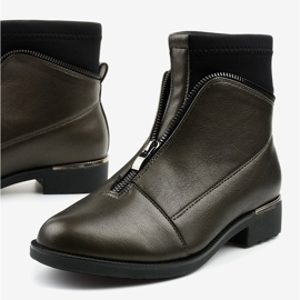 Cizme maro pentru femei, cu litere Tyrell 1 Cizme maro pentru femei, cu litere Tyrell 1