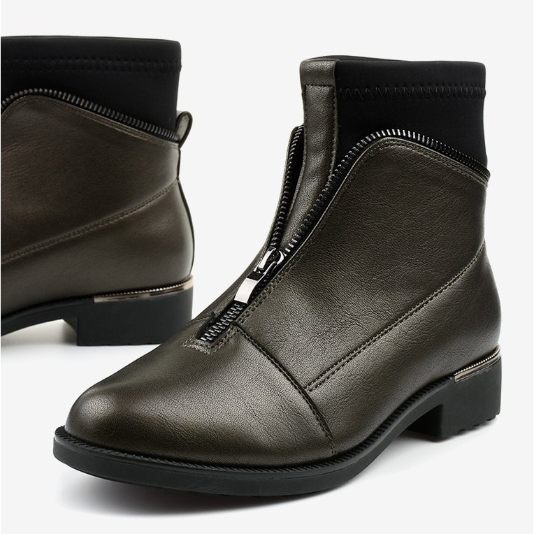 Cizme maro pentru femei, cu litere Tyrell 1 Cizme maro pentru femei, cu litere Tyrell 1