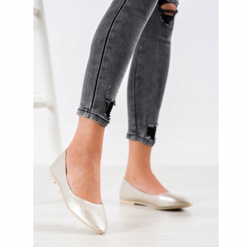 Weide Ballerina In Spitz bej 1