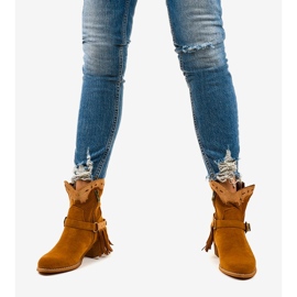 Cizme generaționale din piele de căprioară maro pe stâlp 1