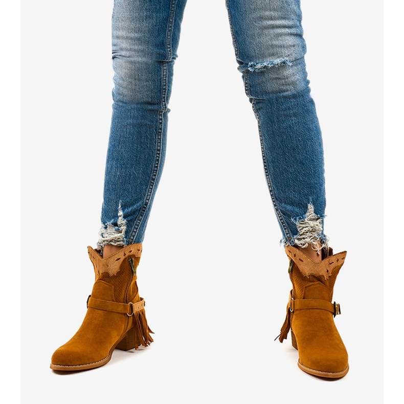 Cizme generaționale din piele de căprioară maro pe stâlp 1