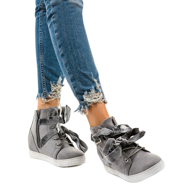 Adidași gri din piele de căprioară cu cataramă Haiphaia 1