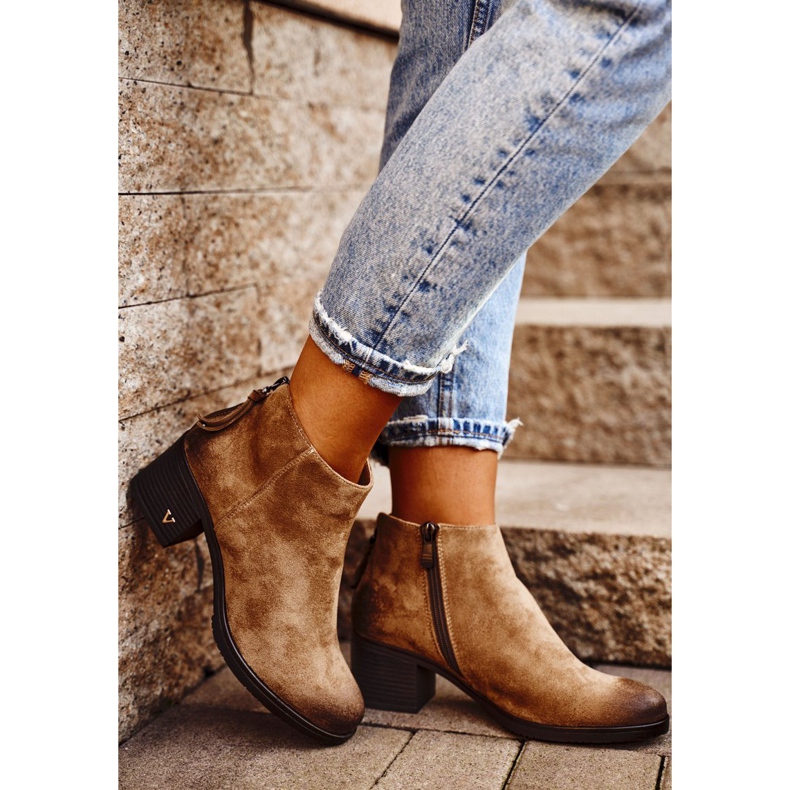 Vinceza Cizme de damă pe toc de piele întoarsă bej Volares 1