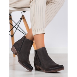 Kylie Cowgirls On The Slider maro 1