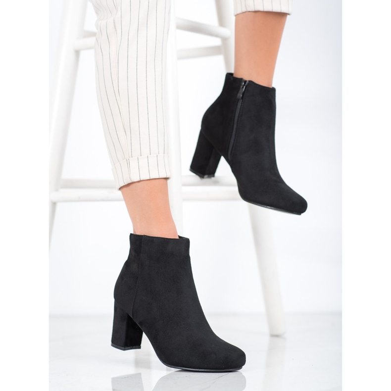 Laura Mode Cizme clasice pe un post negru 2