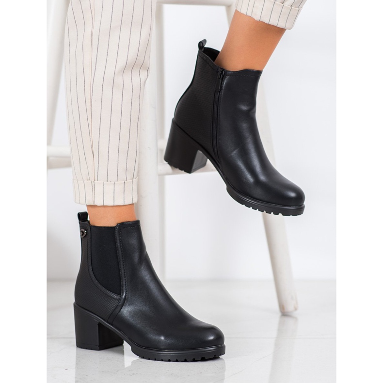 Ghete ușoare pe stâlp negru 1