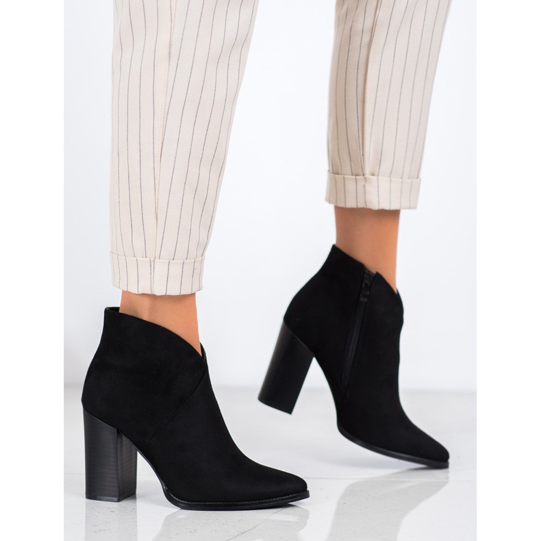 Filippo Cizme elegante pe un post negru 1