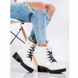 SHELOVET Cizme lăcuite albe 1