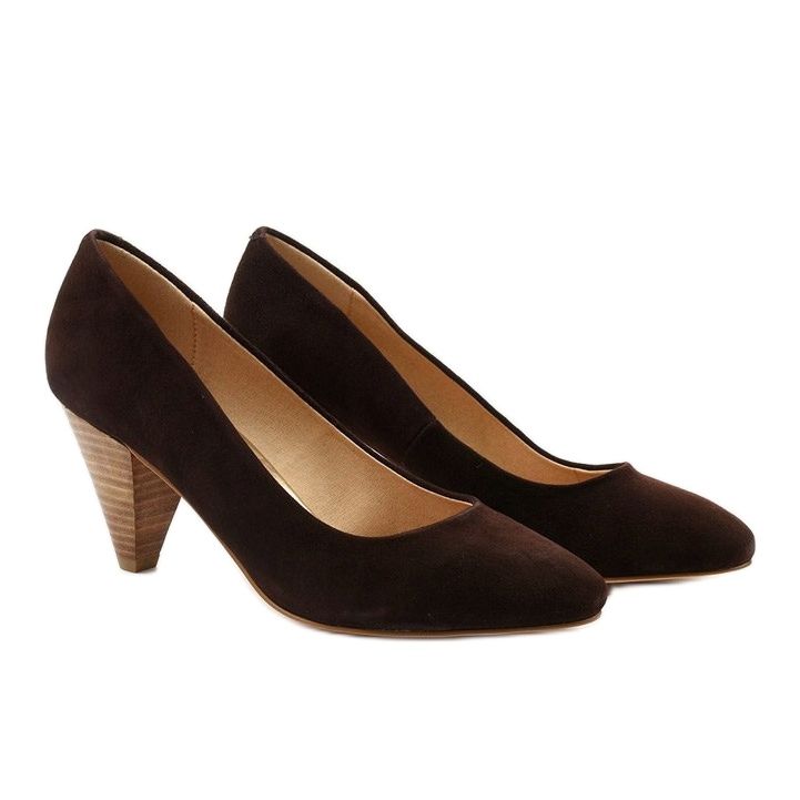 Pompe din piele de căprioară maro pe stâlpul Rosebery 2