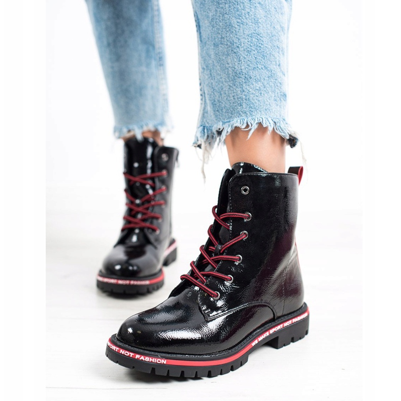 Goodin Trappers lacuit negru roșu 1 Goodin Trappers lacuit negru roșu 1