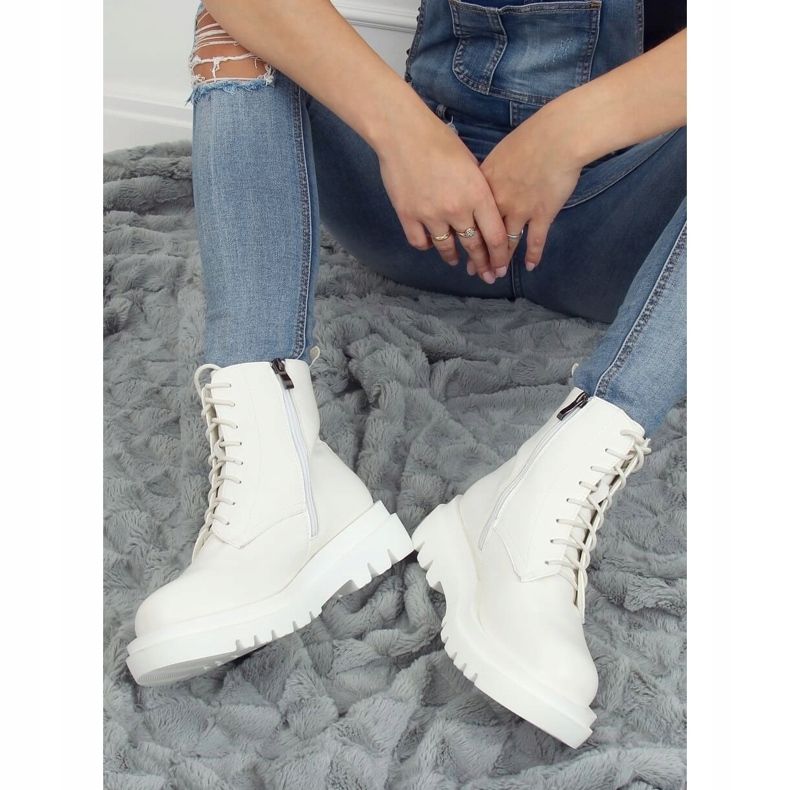 ID01 Pantofi albi cu talpa inalta 1