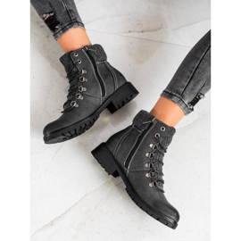 Filippo Trappers cu stil negru 1