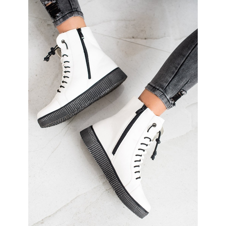 SHELOVET Muncitori albi pe platformă 1