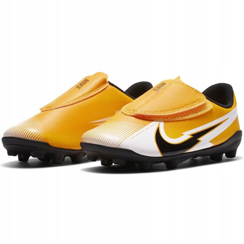 Pantofi de fotbal Nike Mercurial Vapor 13 Club Mg PS (V) Jr AT8162 801 galben galben 1