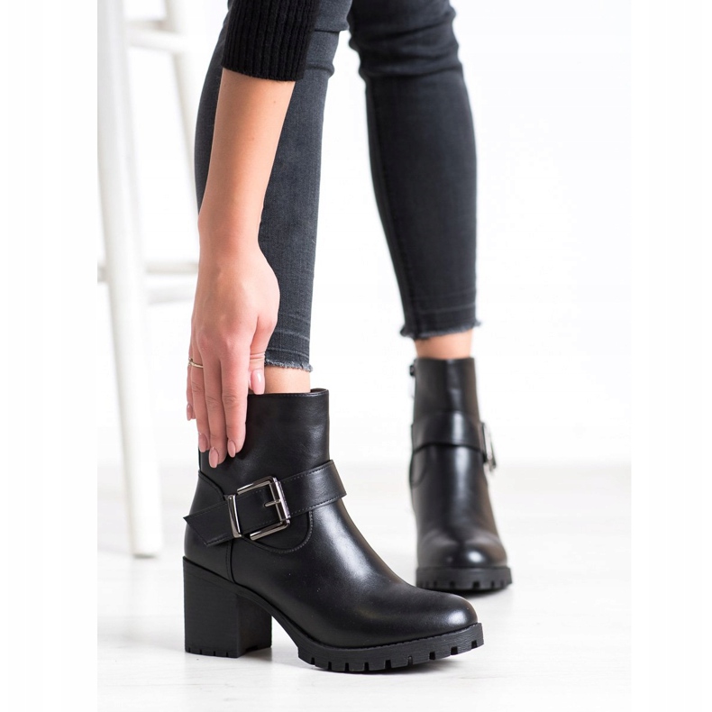 SDS Muncitori cu stil la un bar negru 2