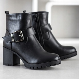 SDS Muncitori cu stil la un bar negru 1