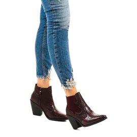 Cizme maro pe postarea cizmelor de cowboy Harriet roșu 1