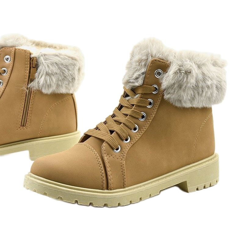 Cămilă înțepătoare, cizme de drumeție izolate multicolor 1