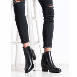 J. Star Cizme confortabile pe un post negru 1 J. Star Cizme confortabile pe un post negru 1