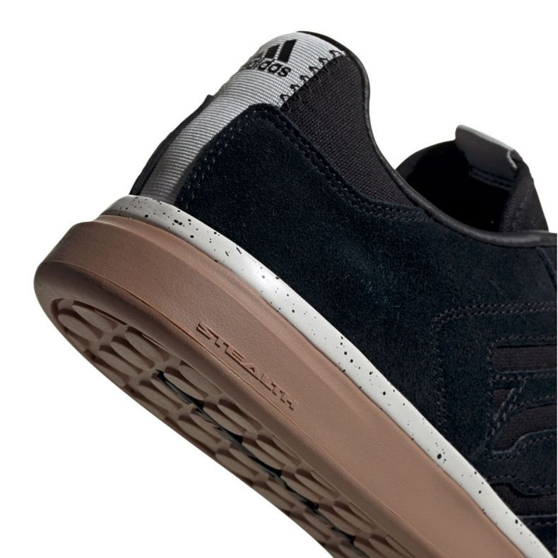 Pantofi Adidas Sleuth M EE8893 negru 1