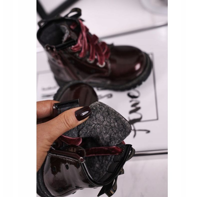 EVE Cizme lăcuite maro Essie roșu 1