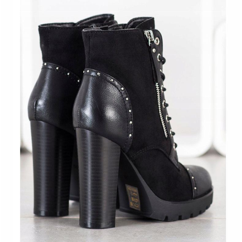 Kayla Ghete rock pe tocuri înalte negru 2