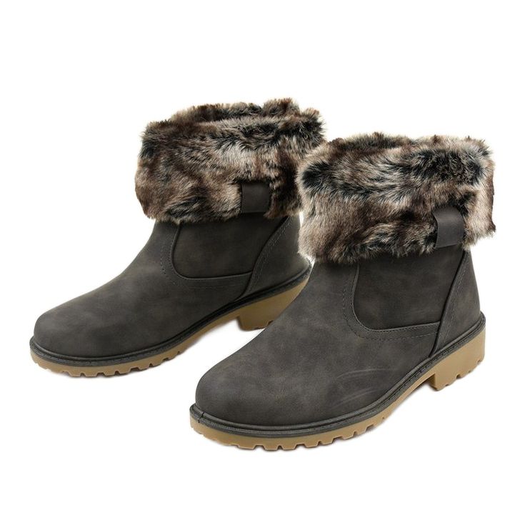 Cizme izolate gri pentru femei de la Giserelle 2