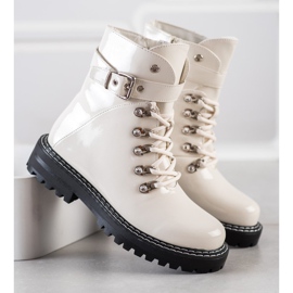 SDS Trapperi la modă lăcuți alb 2 SDS Trapperi la modă lăcuți alb 2