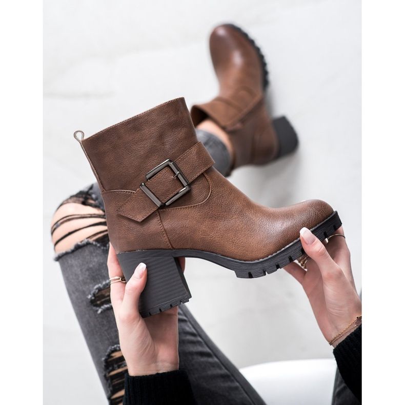 SDS Muncitori cu stil la un bar maro 2