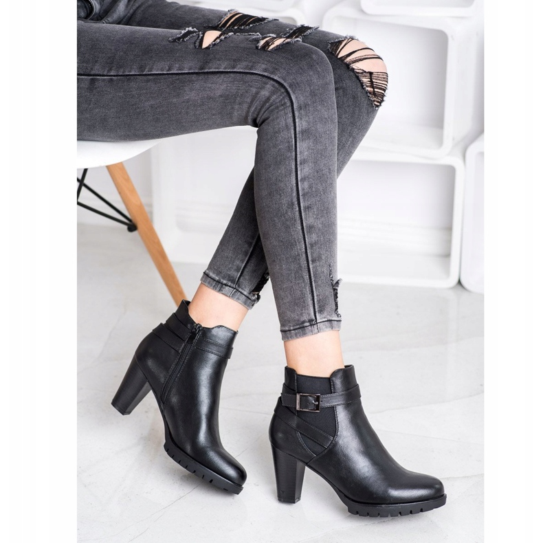 Flyfor Cizme negre pe tocuri înalte negru 1