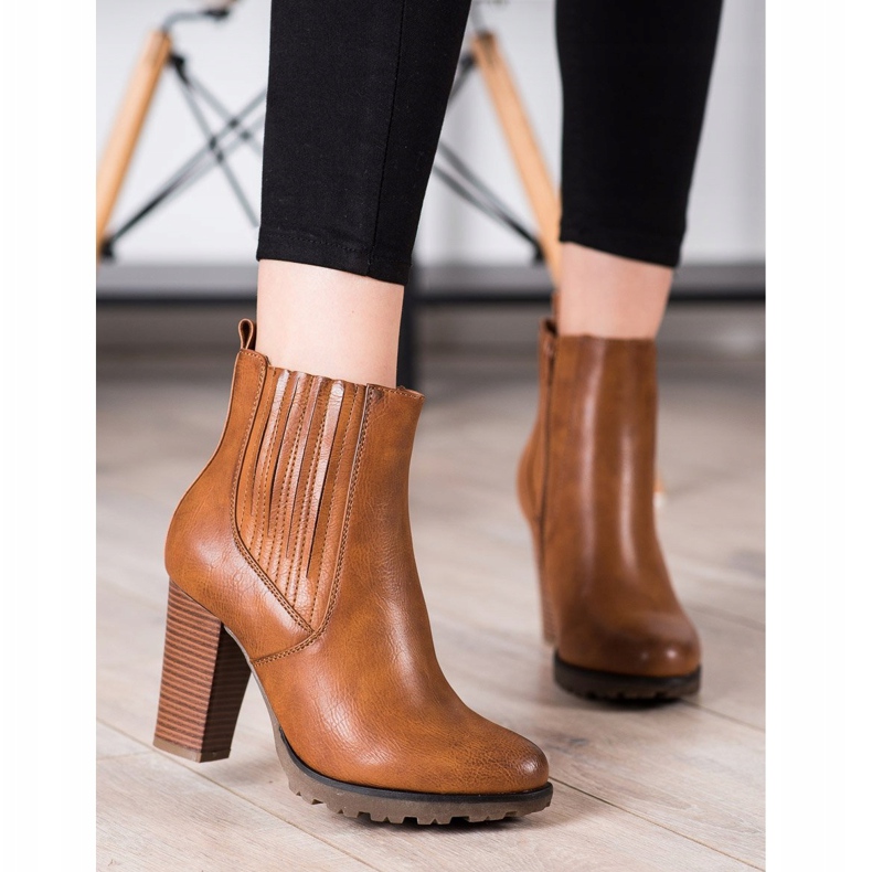 Super Mode Cizme maro pe un post 2 Super Mode Cizme maro pe un post 2