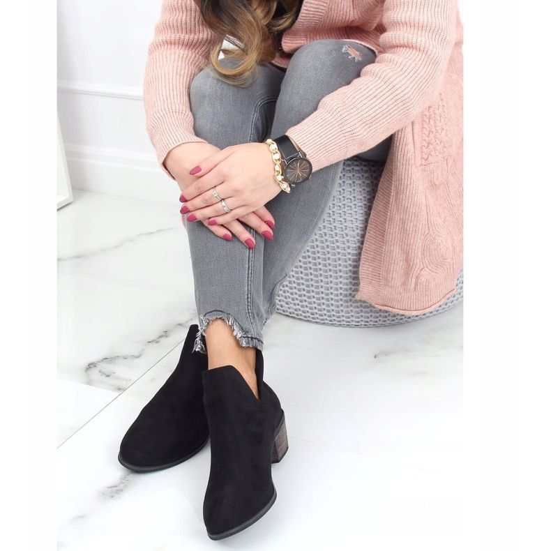 Cizme negre cu un decupat negru CM-8M4-1 negru 1 Cizme negre cu un decupat negru CM-8M4-1 negru 1