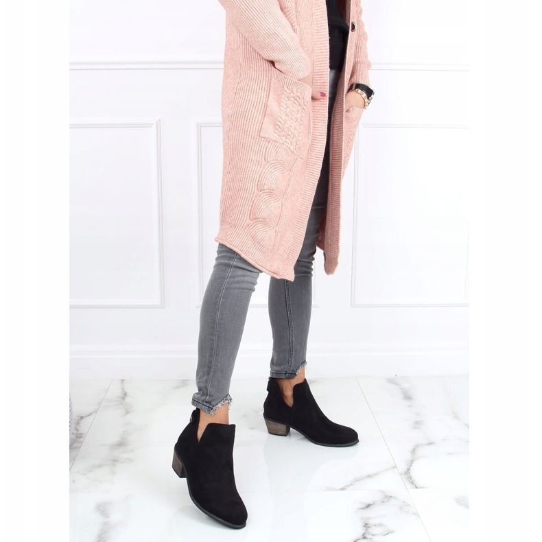 Cizme negre cu un decupat negru CM-8M4-1 negru 2 Cizme negre cu un decupat negru CM-8M4-1 negru 2