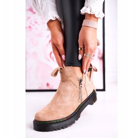 Cizme Chelsea pentru femei cu piele de cusătură colorată și piele de căprioară bej Addison 2 Cizme Chelsea pentru femei cu piele de cusătură colorată și piele de căprioară bej Addison 2
