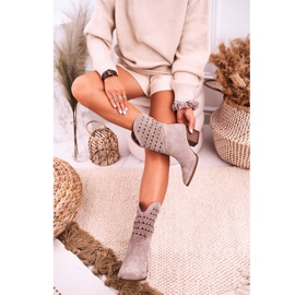 Nicole Cizme de cowboy de damă pe toc din piele de căprioară Emily bej 2 Nicole Cizme de cowboy de damă pe toc din piele de căprioară Emily bej 2