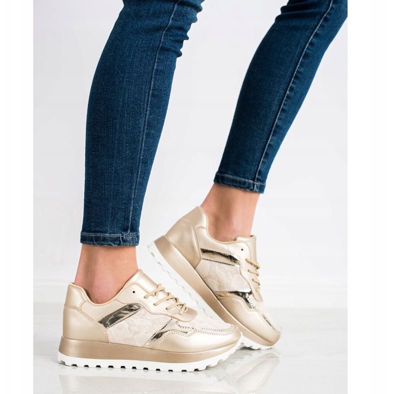 Bestelle Adidași eleganți bej 2 Bestelle Adidași eleganți bej 2