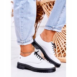 Încălțăminte din piele Oxfords Maciejka din piele lacată alb 04087-11 1