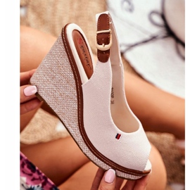 PS1 Sandale Tommy Beige pe toc înclinat bej 1 PS1 Sandale Tommy Beige pe toc înclinat bej 1