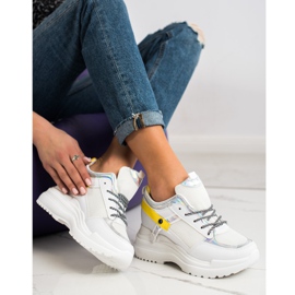 Marquiz Adidași cu pană alb 1 Marquiz Adidași cu pană alb 1