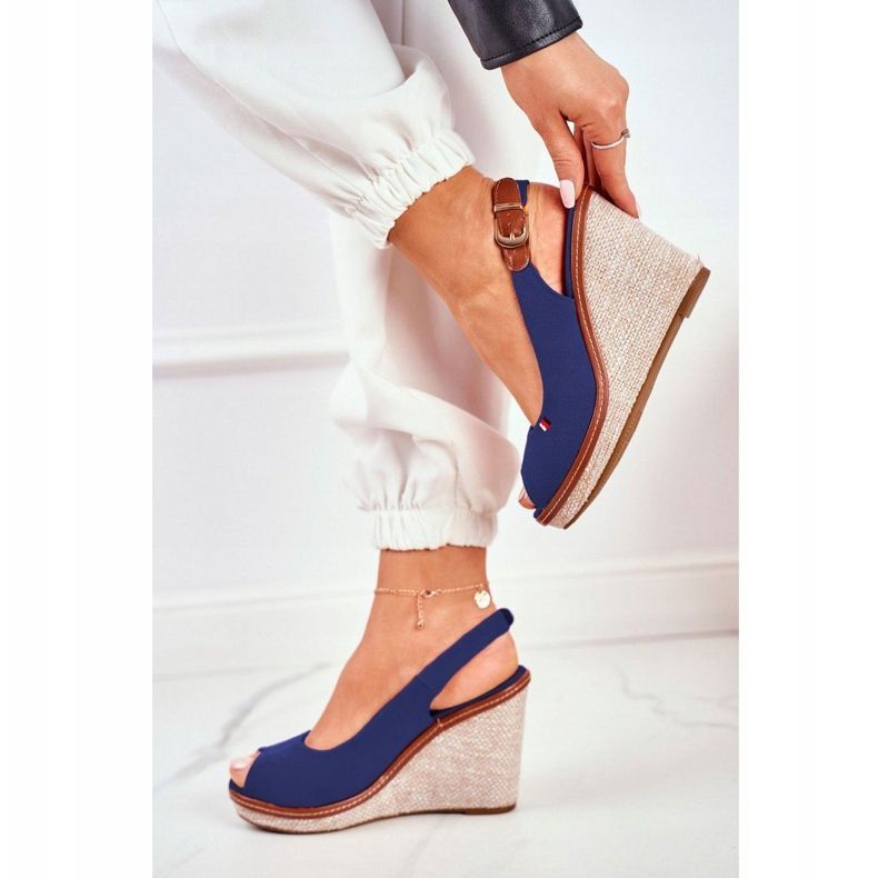 PS1 Sandale Tommy Navy Blue pe un toc de pană împletit albastru marin 1