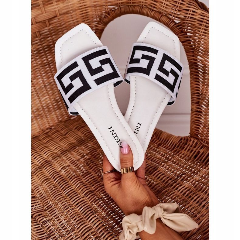 Papuci clasici de damă Melinda albă negru 1