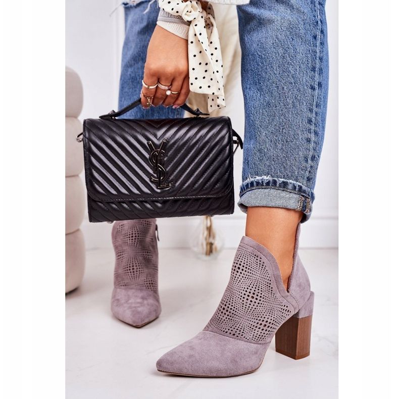 Cizme ajurate pe un post Michelle gri bej maro 1