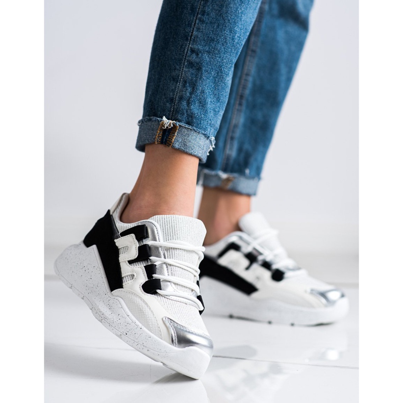 Ideal Shoes Adidași cu inserție neagră alb negru 1